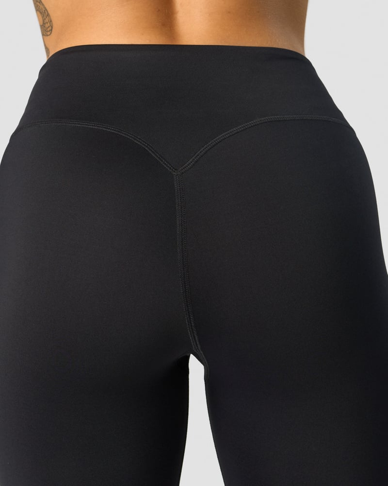 classic v-shape biker shorts black wmn