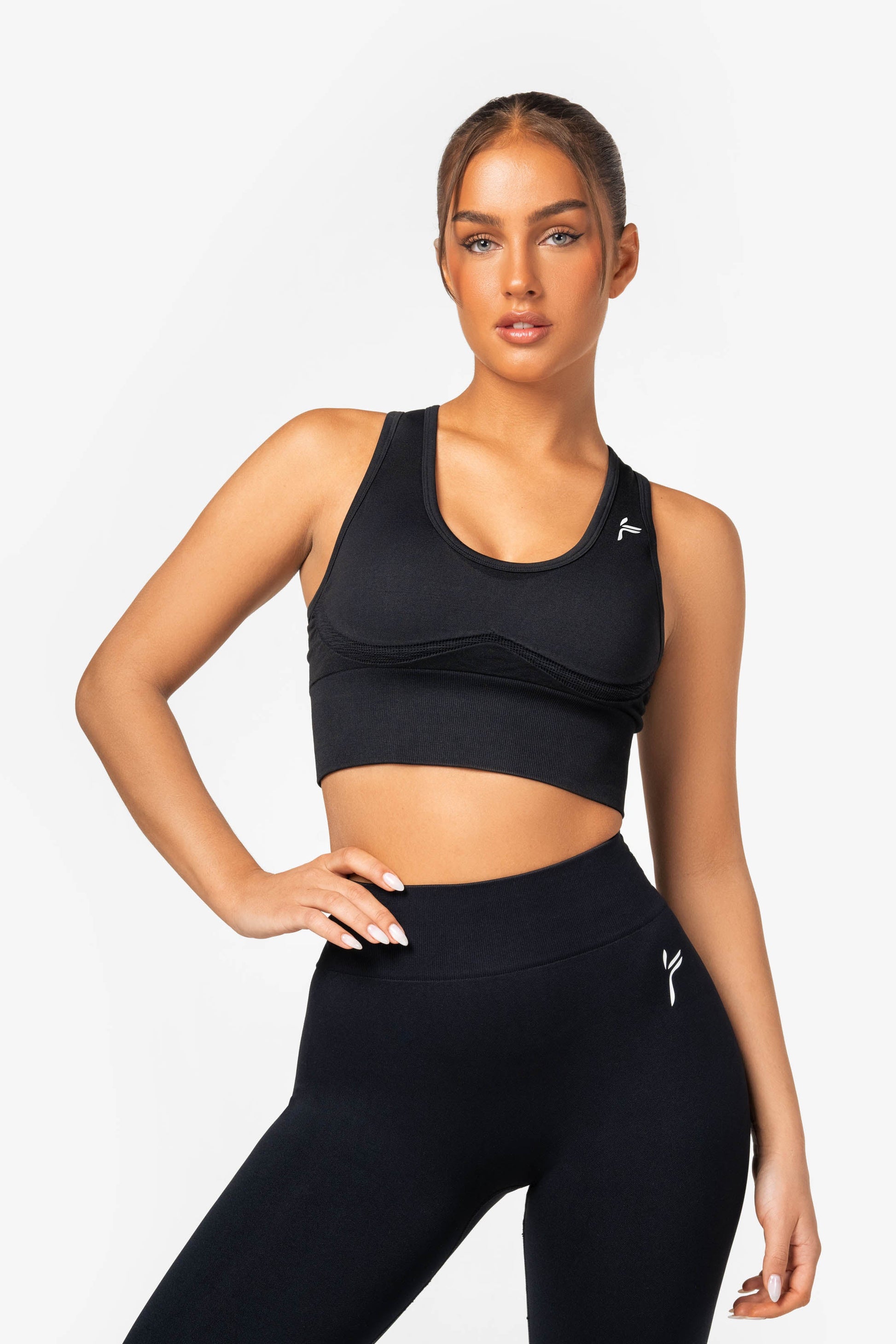 Black Elevate Crop Top - for dame - Famme - Sports Bra