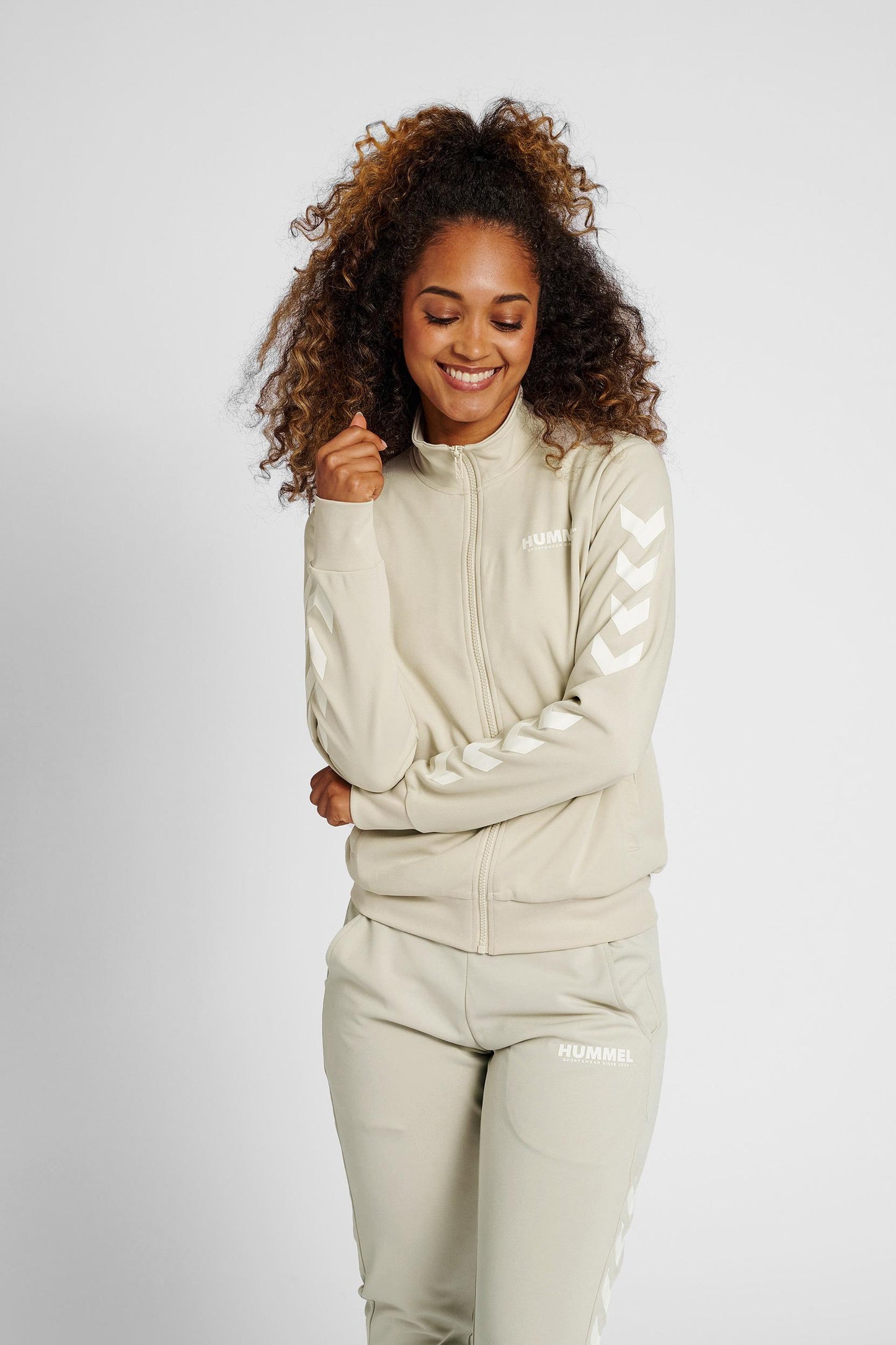 HUMMEL - Hmllegacy Poly Woman Zip Jacket - Pumice Stone