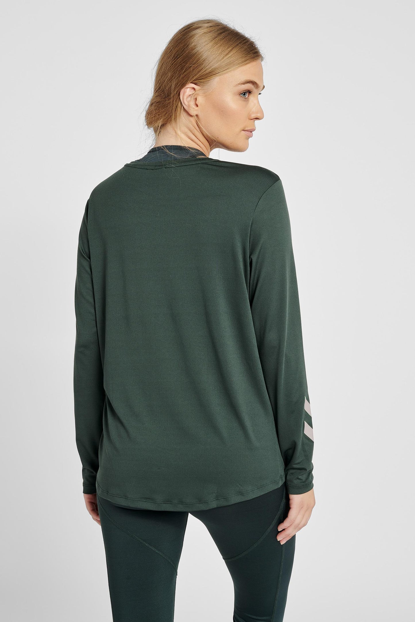 HUMMEL - Hmltaylor T-shirt L/s - Darkest Spruce