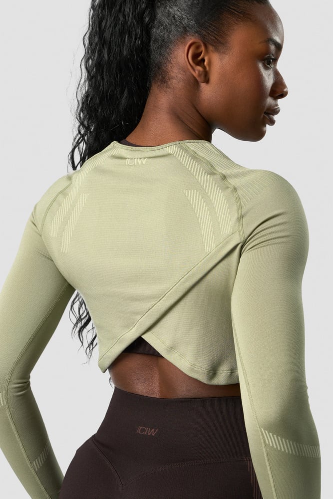 impact seamless ls crop top light leaf green